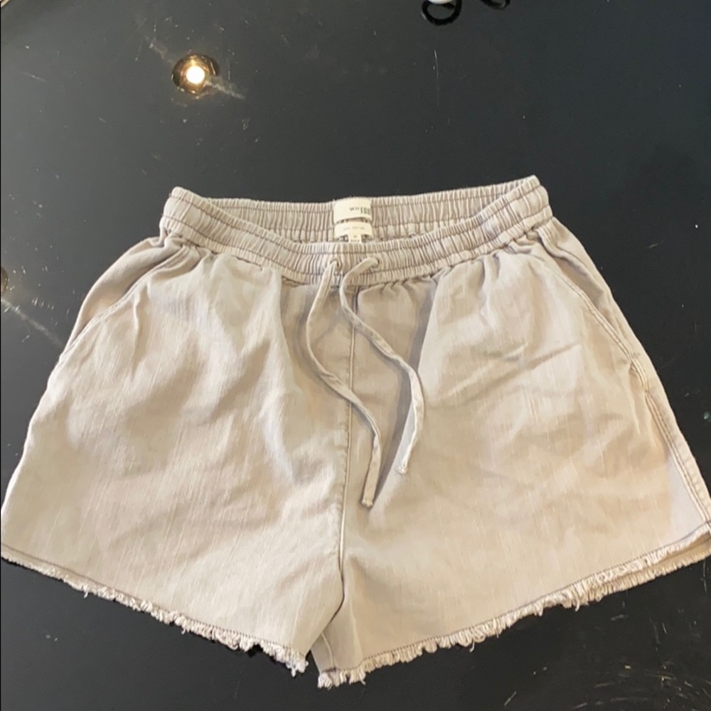 Wilfred FREE High Waisted Shorts - Medium